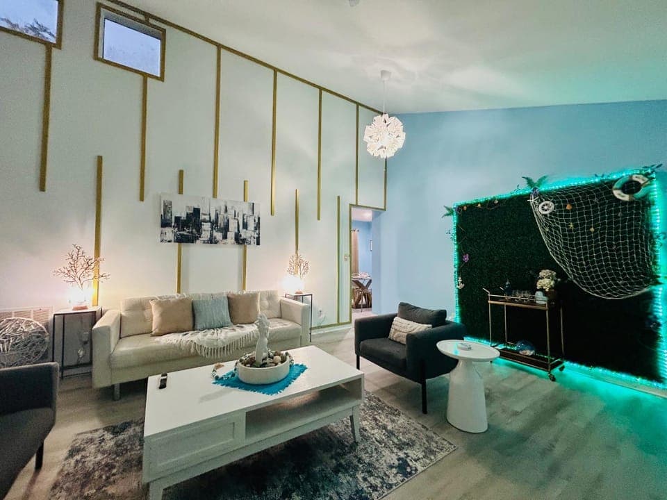 Communal lounge/ TV room, TV and multimedia, Living room, Seating area