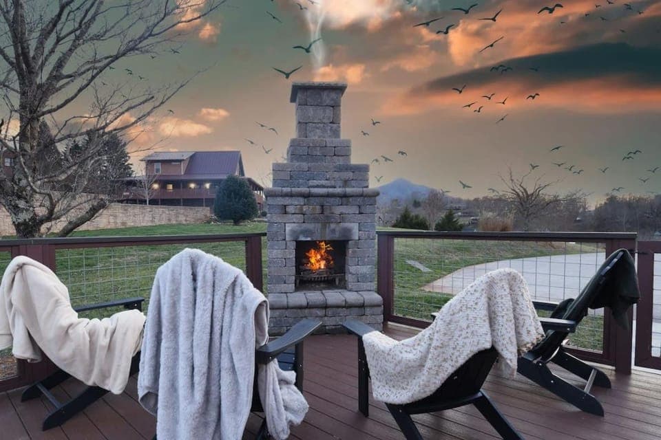 Greystone In The Smokies - Luxury Lodge - Pool House in Sevier County