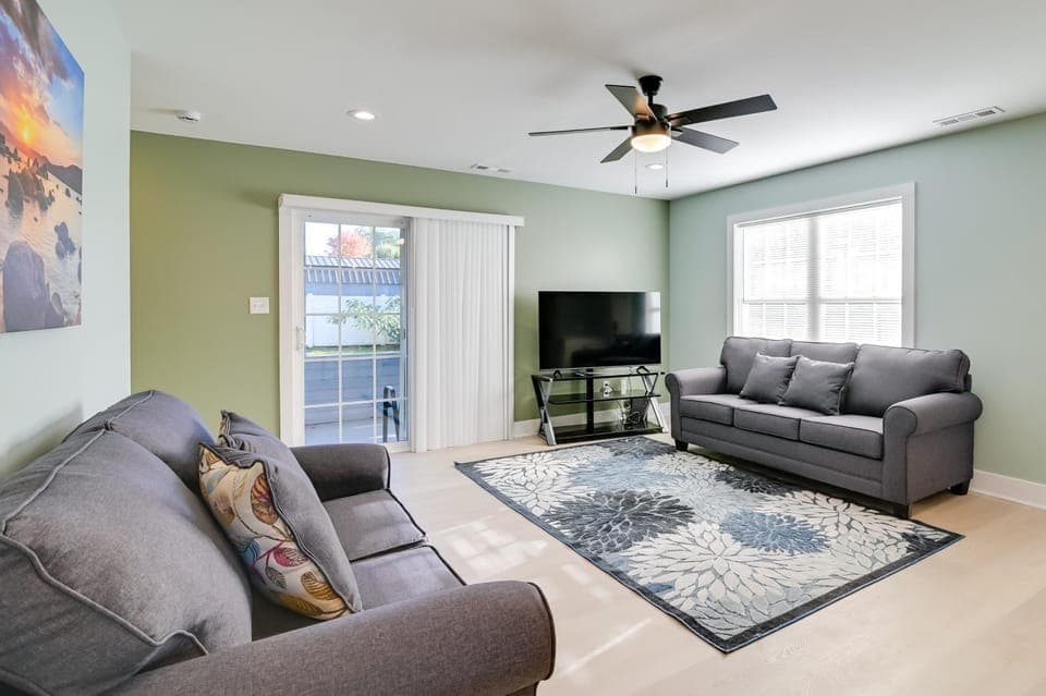 1 Mi to Pier: Screened Patio at Murrells Inlet Apt Apartment in Garden City