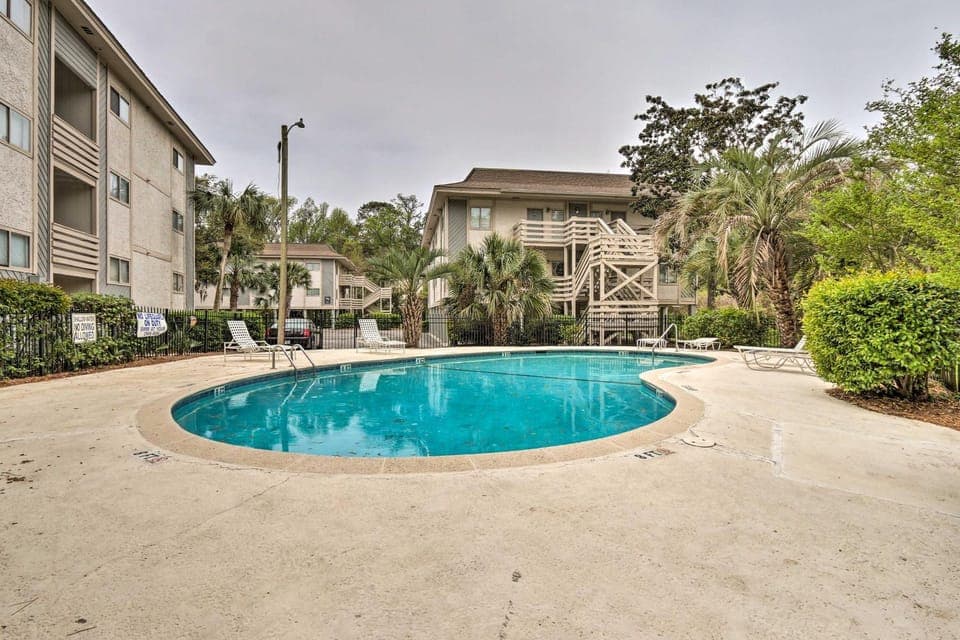 < 1 Mi to Beach: Hilton Head Condo w/ Pool Access! House in Hilton Head Island