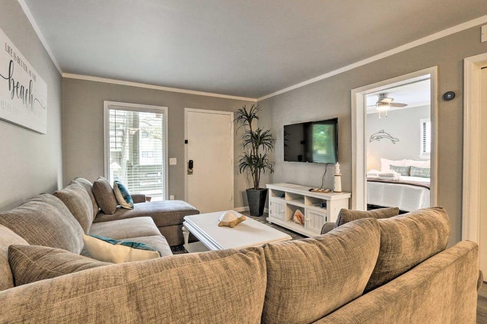 < 1 Mi to Beach: Hilton Head Condo w/ Pool Access! House in Hilton Head Island