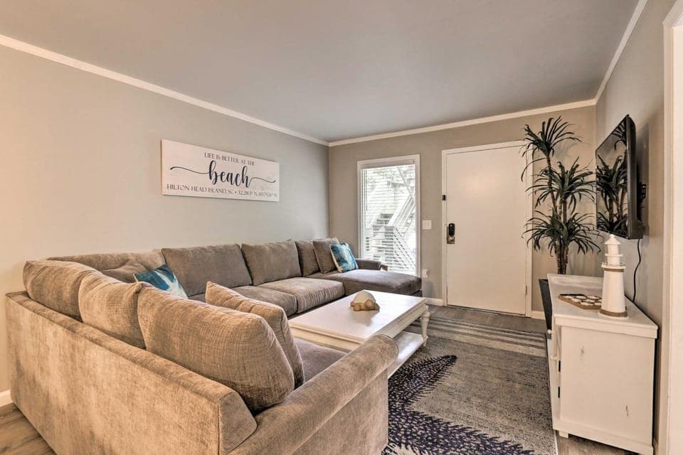 < 1 Mi to Beach: Hilton Head Condo w/ Pool Access! House in Hilton Head Island