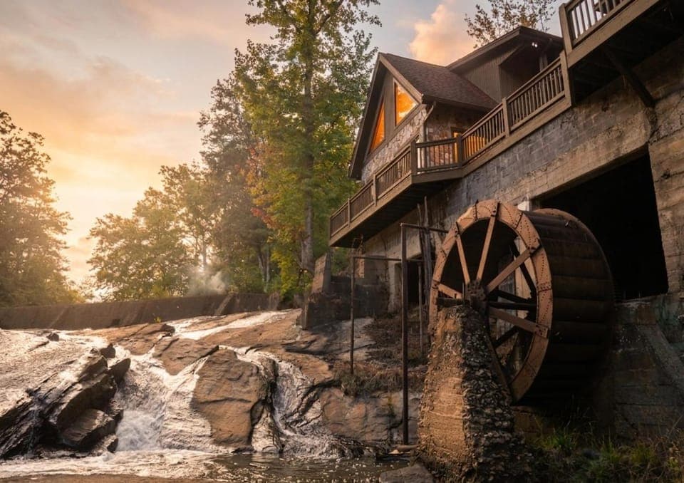 Lay Lodge at Falling Water Resort House in South Carolina