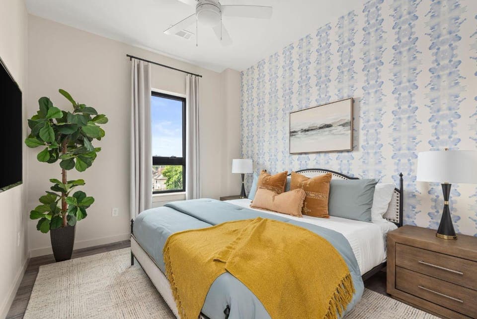 Bed, TV and multimedia, Bedroom