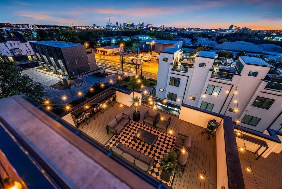 Rooftop Hot Tub City Views Pac-Man Pool Table House in East Nashville