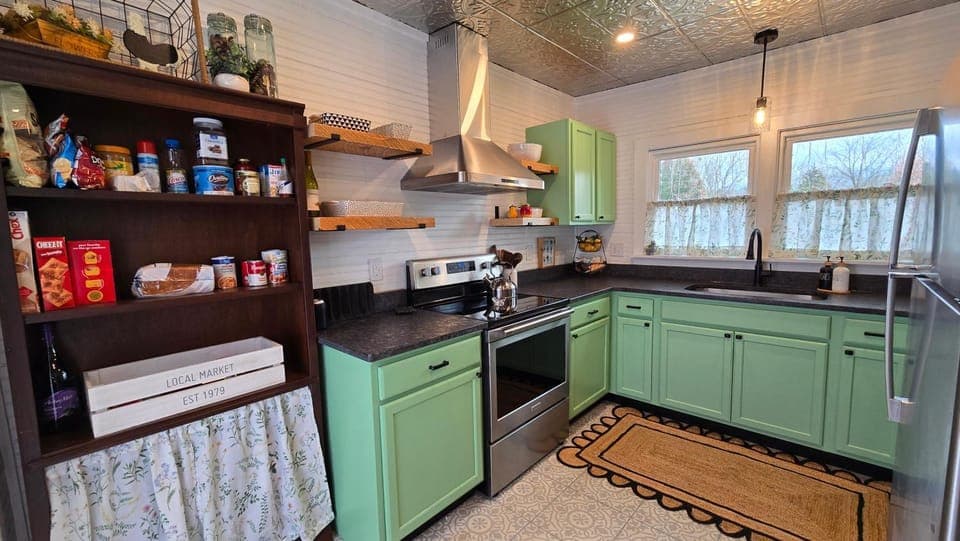 Kitchen or kitchenette, oven, stove