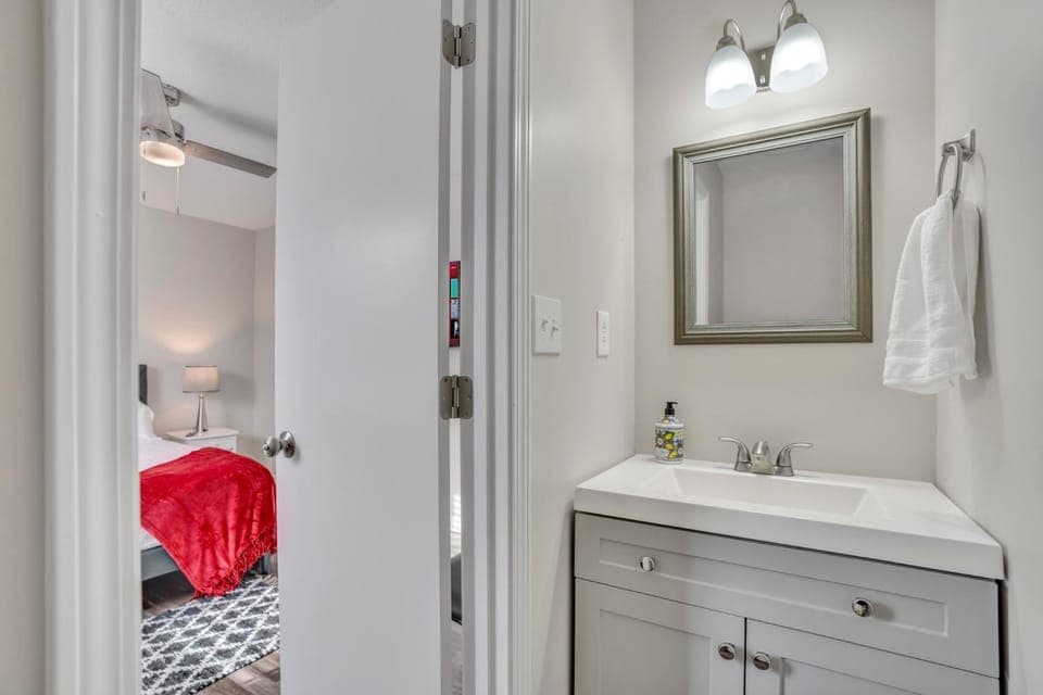 RedRanch-300mbps WiFi-WorkSpace House in Clarksville