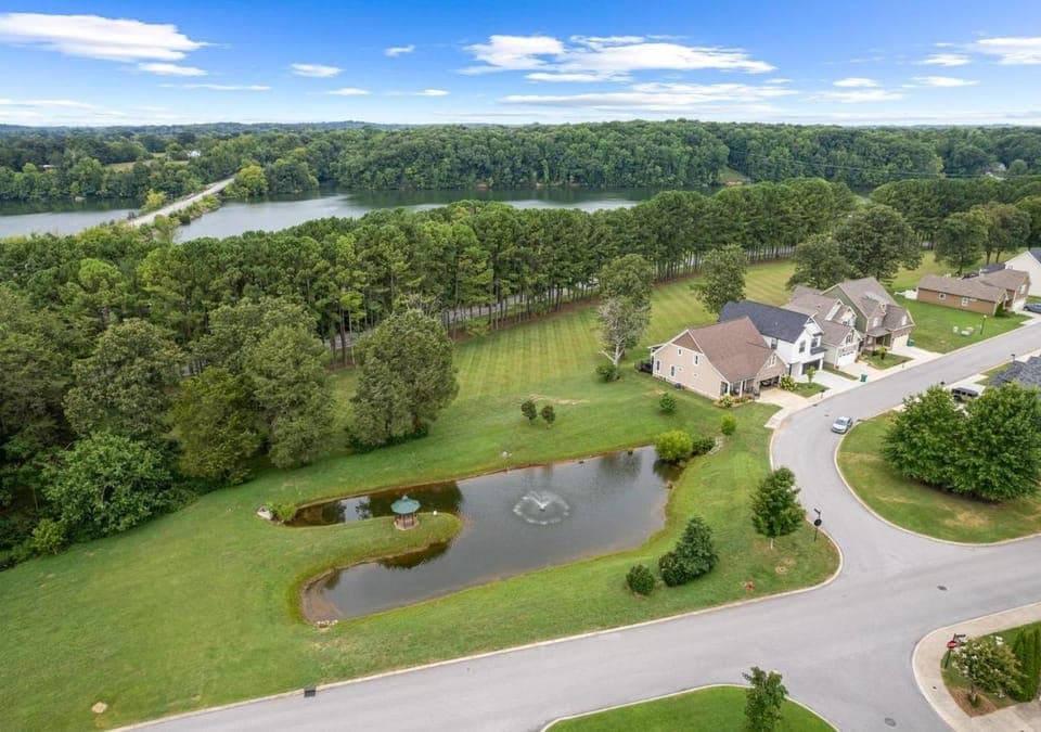 Dry Jack Tim with Water Views Pool Outdoor Fireplace House in Tennessee