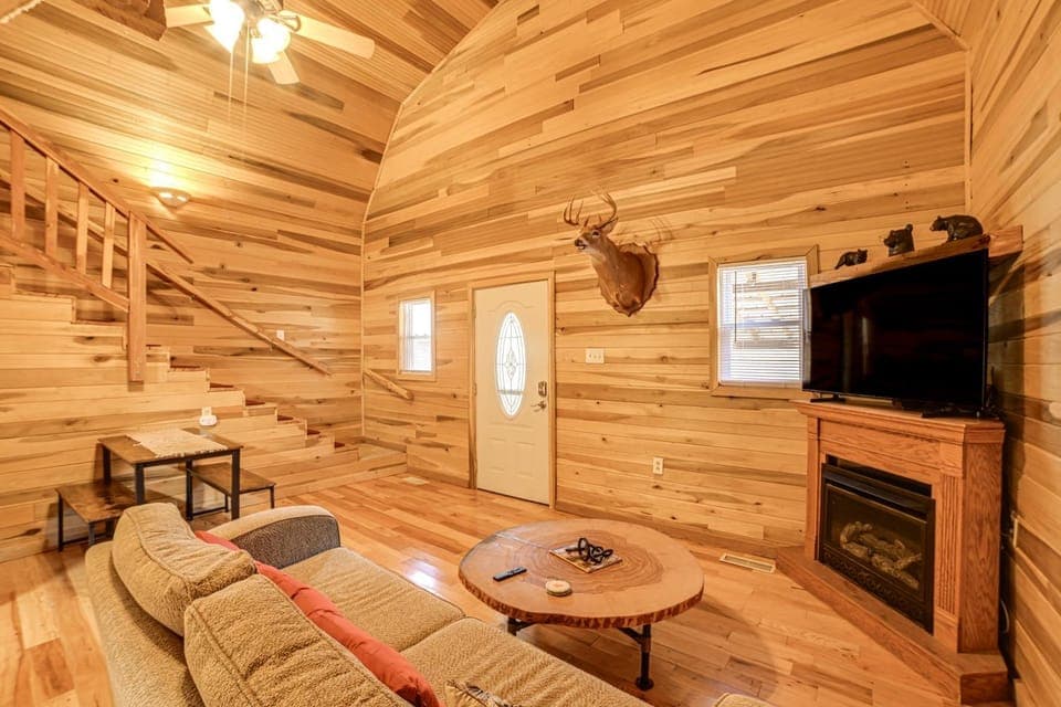 Steps to Kentucky Lake: Cozy Cabin w/ Deck! Cabin in Tennessee