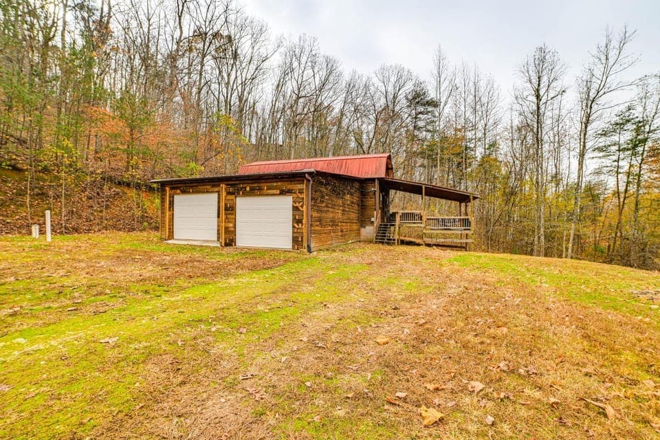 Steps to Kentucky Lake: Cozy Cabin w/ Deck! Cabin in Tennessee