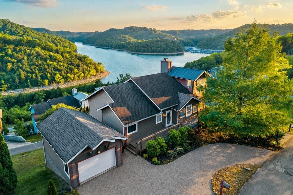 Property building, Facade/entrance, Natural landscape, Lake view, Mountain view, Sunset, Parking