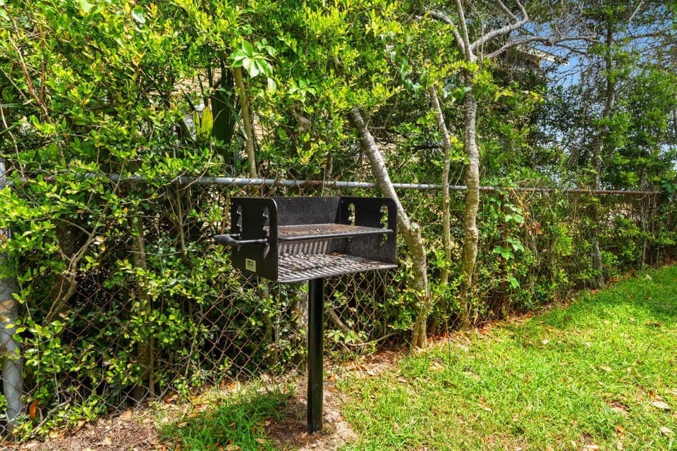 Steps to Crescent Beach 4BR2BA Sleeps 10 Apartment in North Myrtle Beach