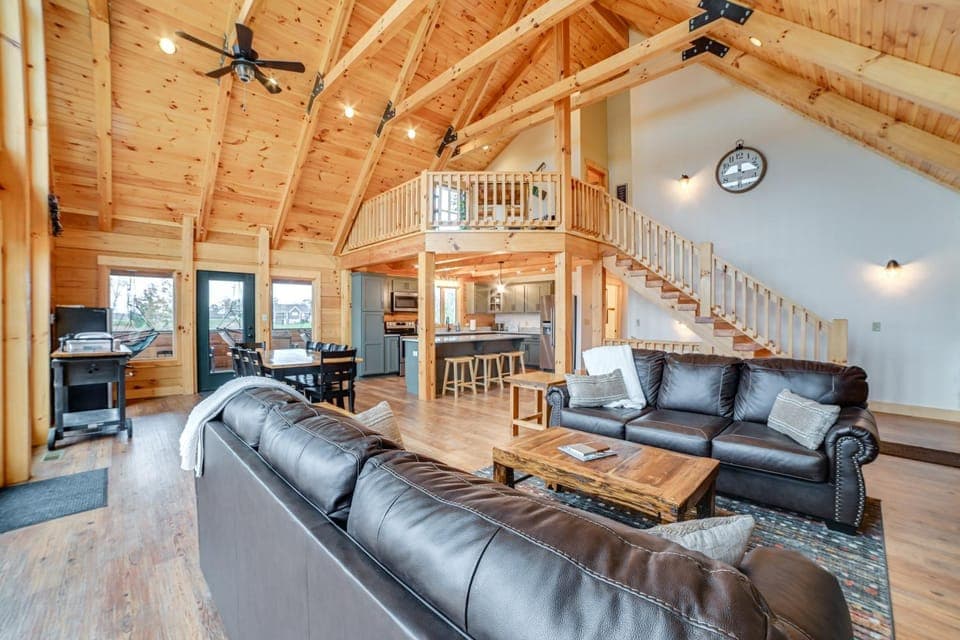 Large Deck & Shared Dock: Cabin on Kentucky Lake! Cabin in Lake Barkley