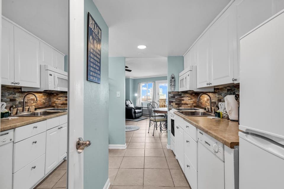 Kitchen or kitchenette
