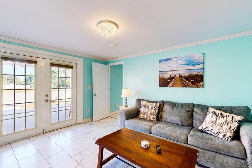 Flamingo House House in Crescent Beach