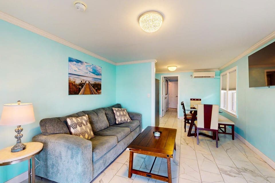 Flamingo House House in Crescent Beach