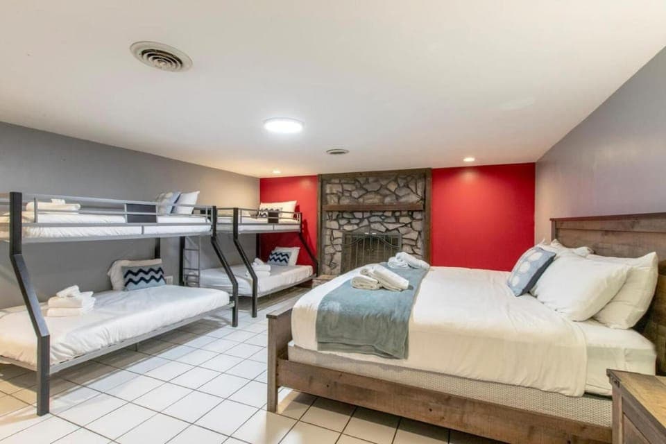 Ultra Nashville Super Spot With Pool House in Hermitage