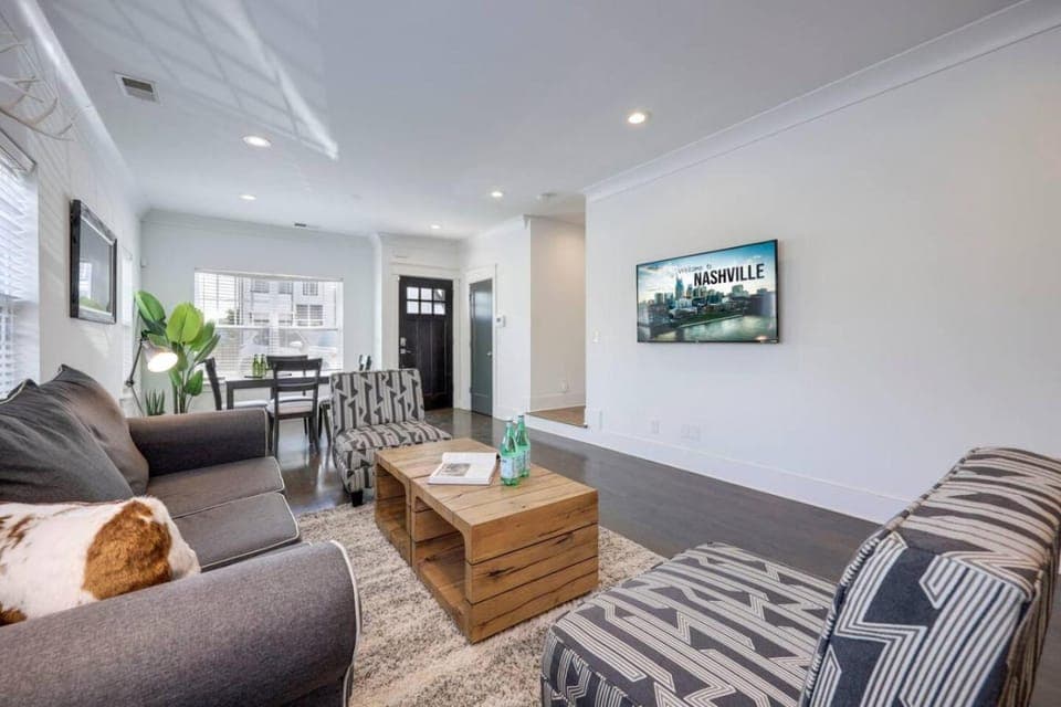 Two Elegant Townhomes Perfect for Large Groups House in Nashville