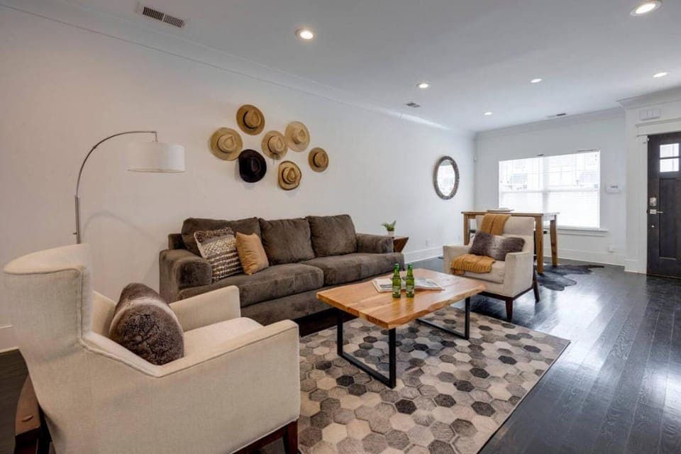 Ten Minutes to Broadway Unwind in Style House in Nashville