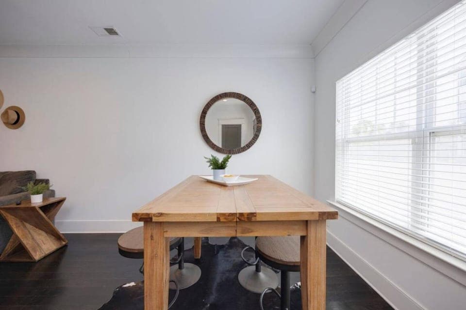 Ten Minutes to Broadway Unwind in Style House in Nashville
