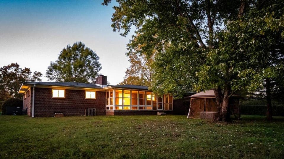 Amazing House Hot Tub Mins To Major Hospitals House in Hixson