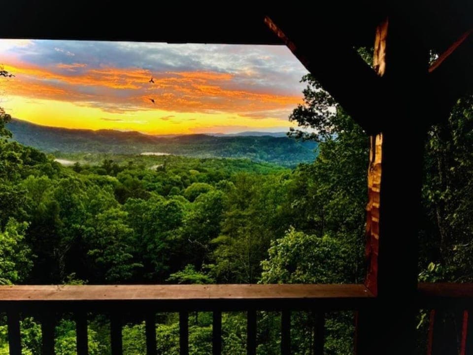 VIEWS - Spring sale! - King Bed - Pets Welcome House in Sevier County