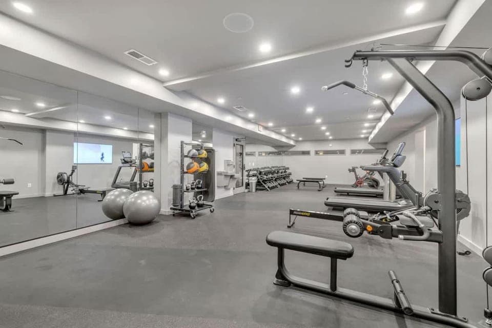 Hyve -Tropical Peach -Walk to Broadway - Pool&Gym! House in The Gulch
