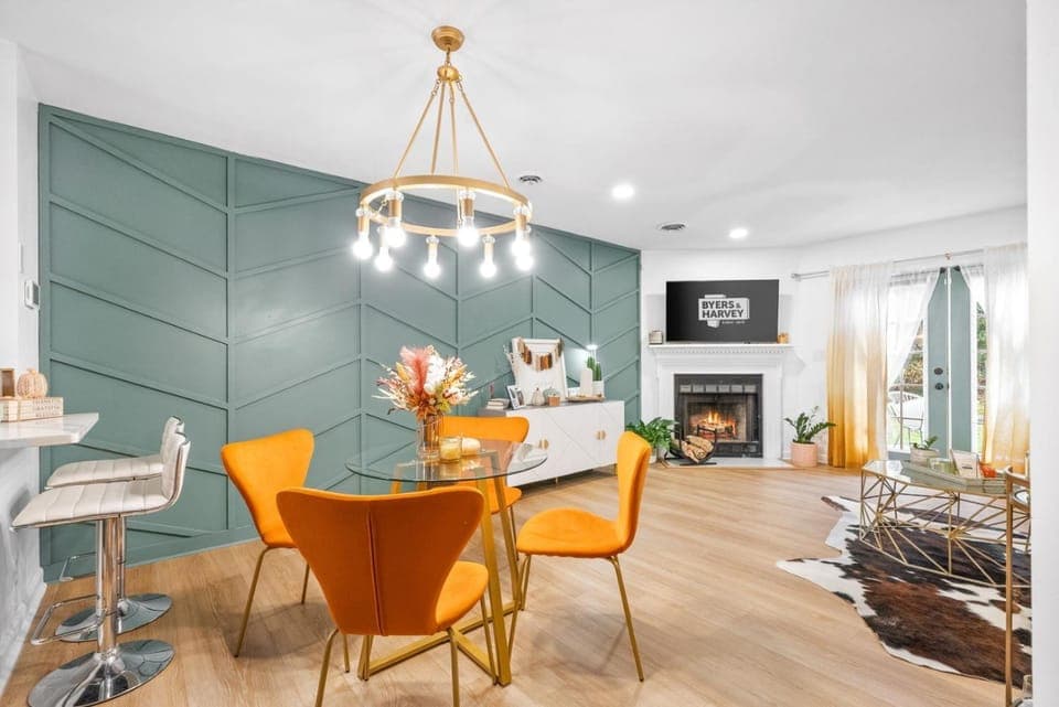 TV and multimedia, Living room, Seating area, Dining area