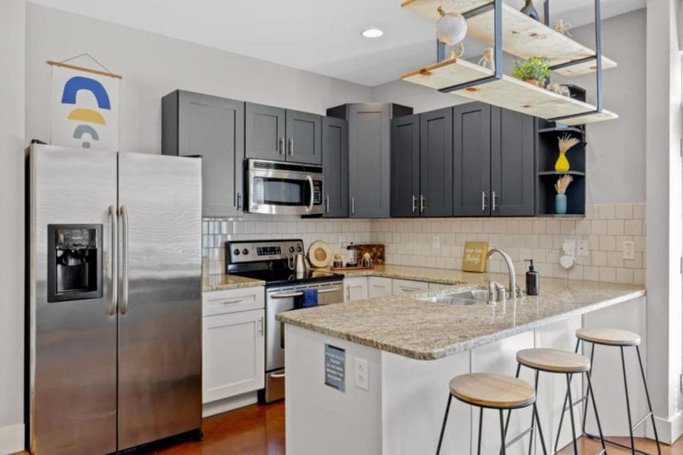 Kitchen or kitchenette, oven