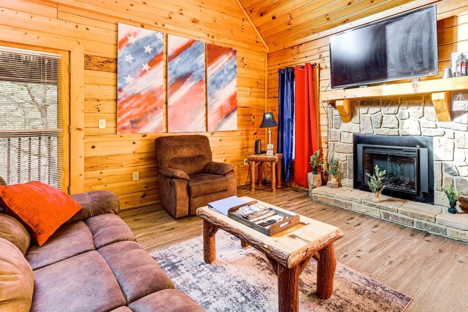 Cabin w/ Deck, Hot Tub & Douglas Lake Resort Perks Cabin in Douglas Lake