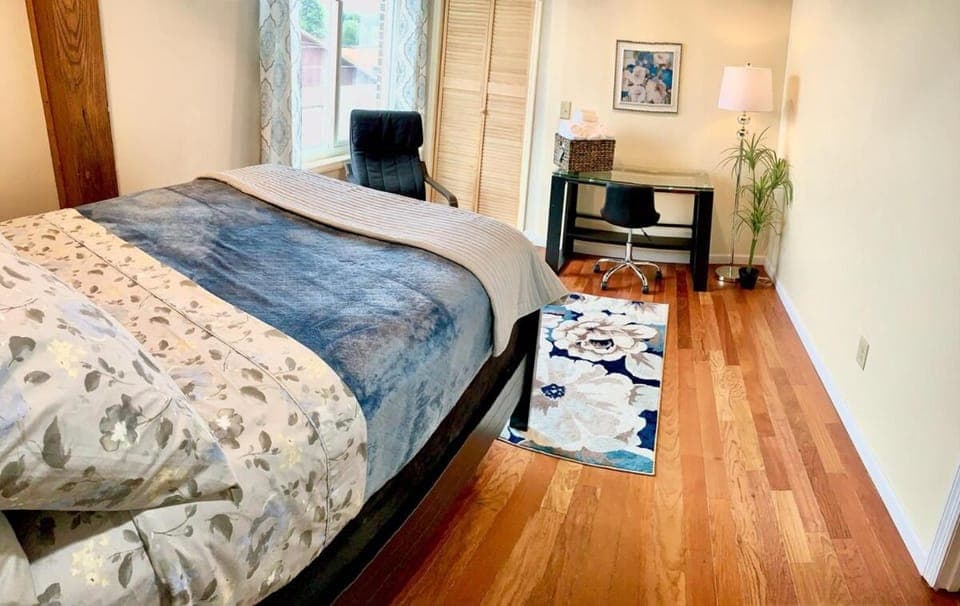 Black Jacks Downtown Loft Apartment in West Jefferson