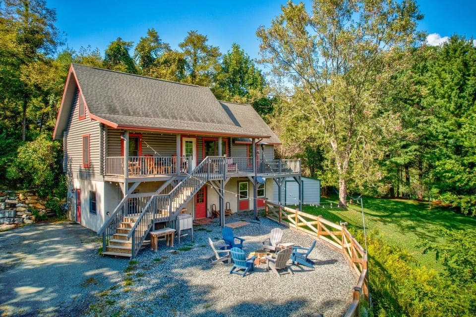 The Great Bear Lodge House in Brushy Fork