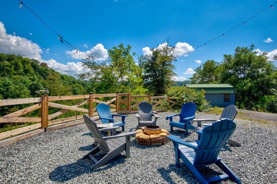 The Great Bear Lodge House in Brushy Fork