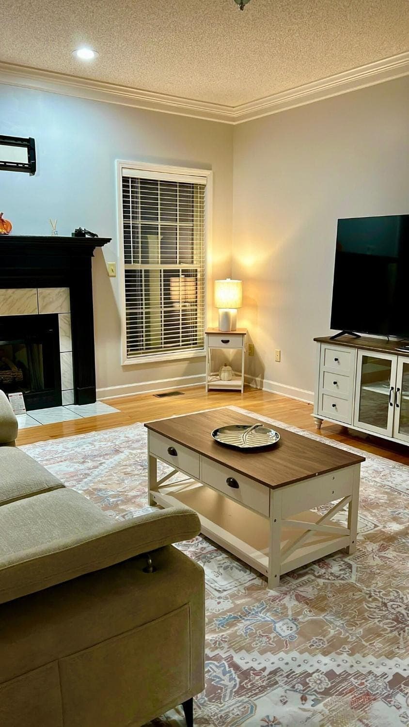 TV and multimedia, Living room, Seating area