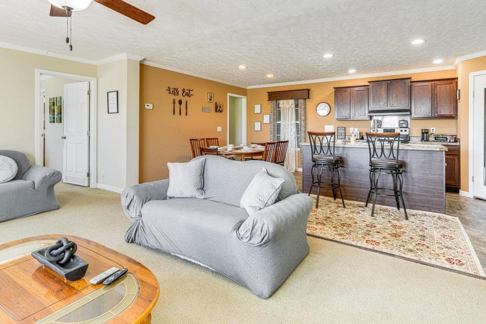 Hiker’s Paradise : Deck & Mtn Views House in Cherokee Reservoir