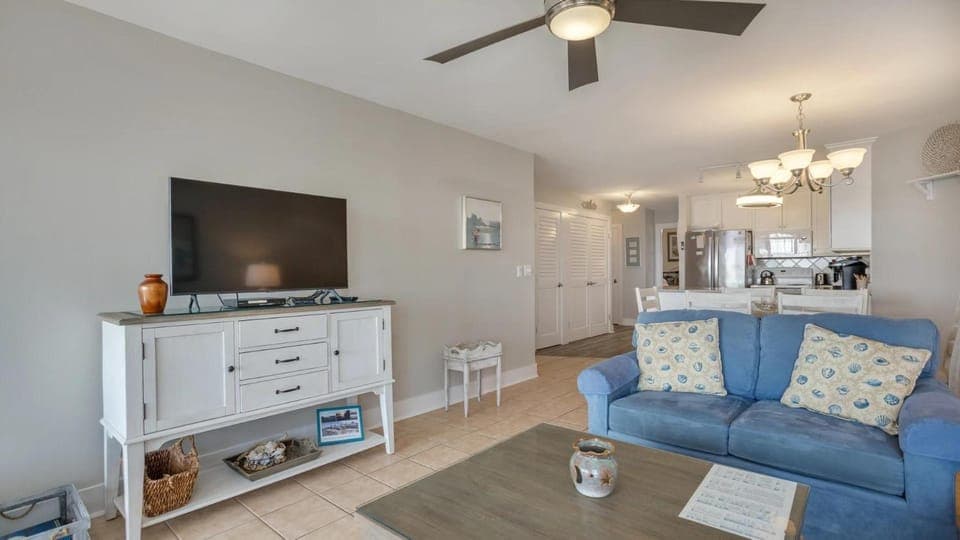 102 Sea Cloisters Oceanfront First Floor Condo Walk out to beach from back deck King 2 Double House in Folly Field
