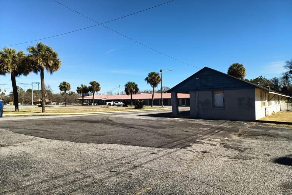 Property building, Neighbourhood