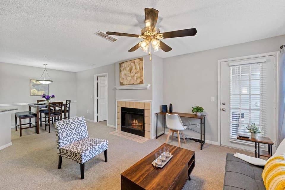 Living room, Dining area