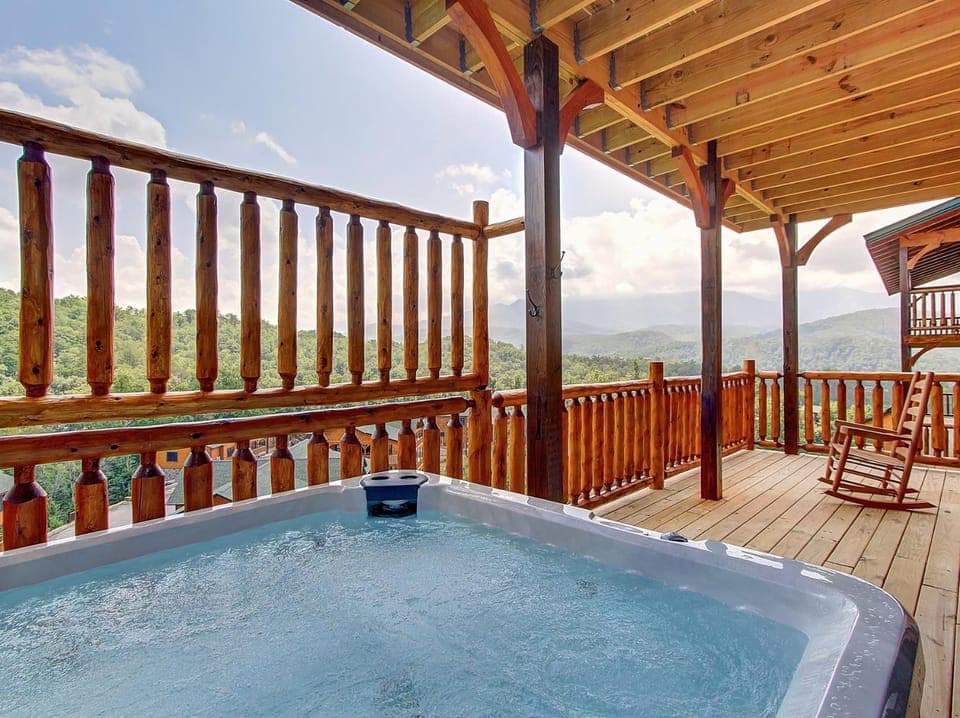 Mountain views, 5BR and 55 bath, foosball, hot tub, arcade game, log cabin in Gatlinburg! Cabin in Gatlinburg