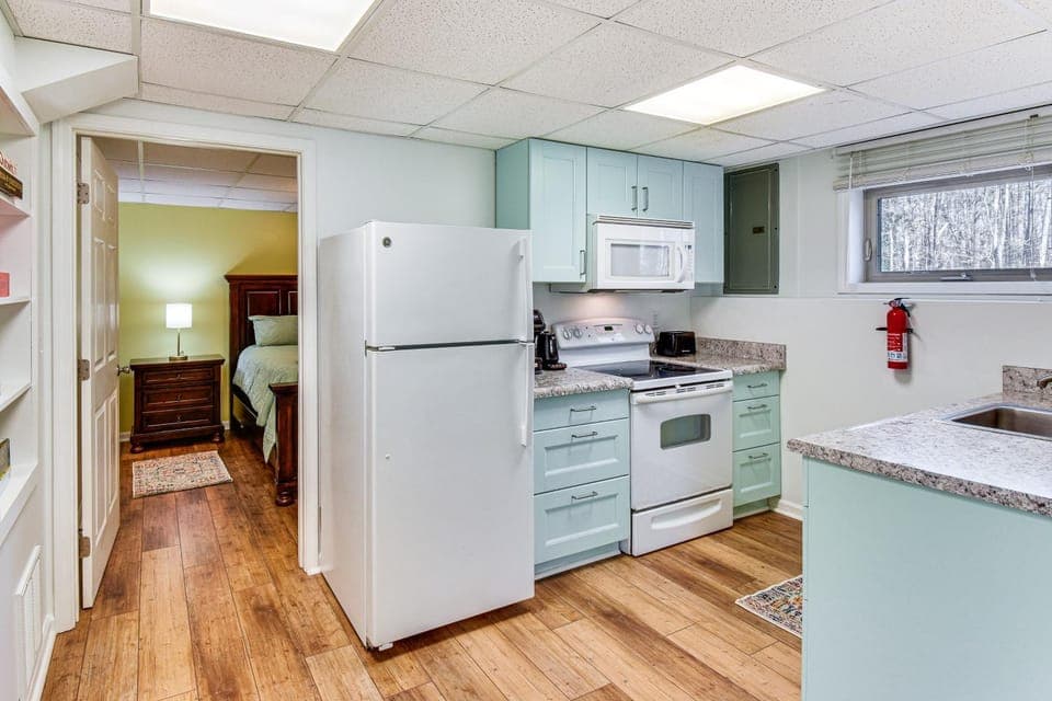2 Mi to Toccoa Falls: Cozy Getaway w/ Yard! Apartment in Toccoa