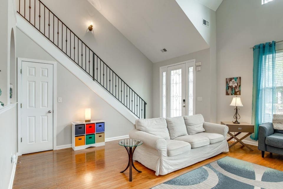 3 Mi to Dtwn Memphis: Charming Family Home! House in Mud Island