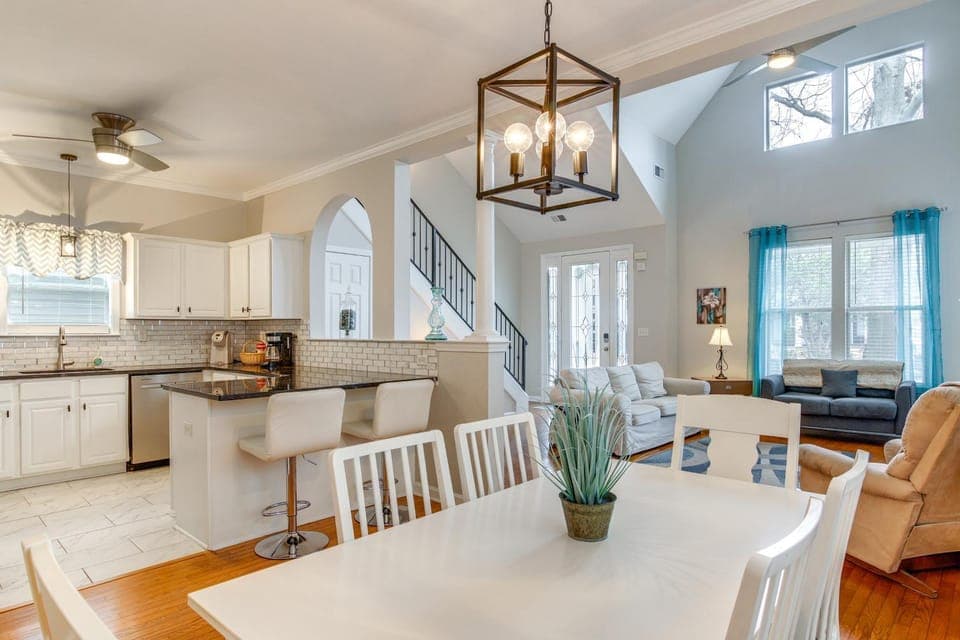 3 Mi to Dtwn Memphis: Charming Family Home! House in Mud Island