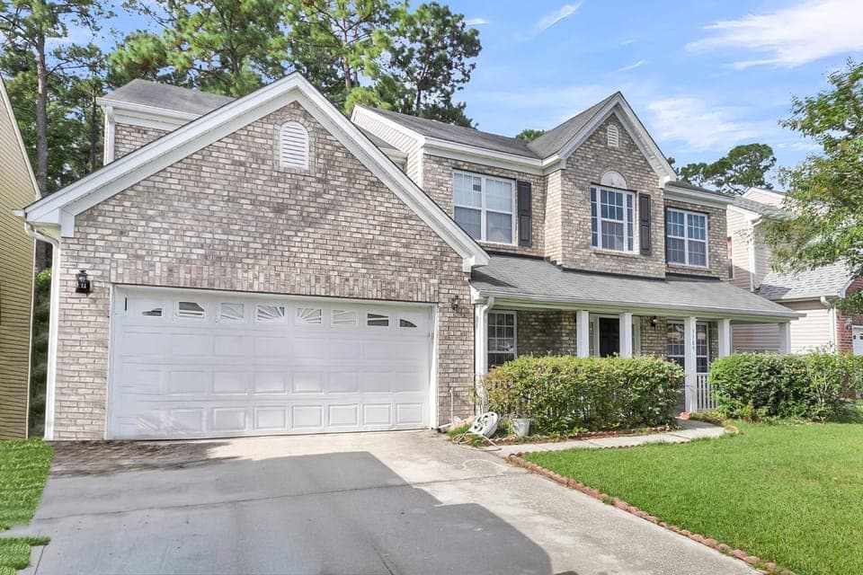 Cozy 4-bed, 2-bath Spacious Family Home House in Summerville