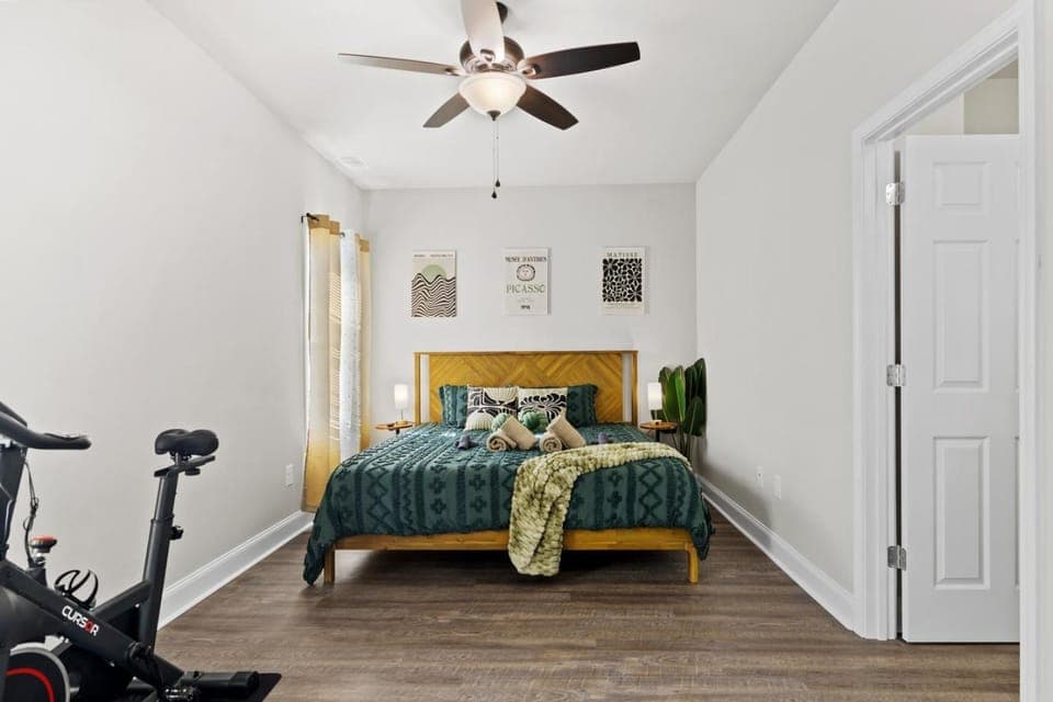 Bed, Photo of the whole room, Bedroom