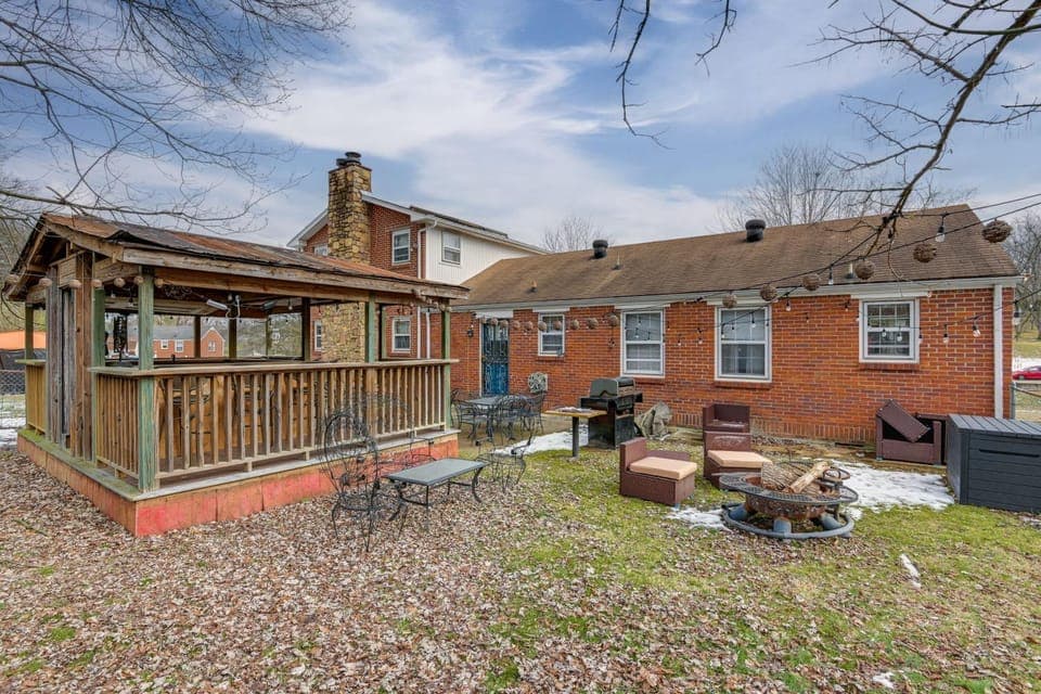 6 Mi to Downtown: 70s-Themed Home in Nashville! House in East Nashville