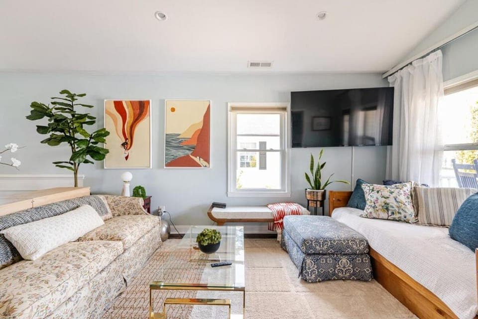 TV and multimedia, Living room, Seating area, pet friendly