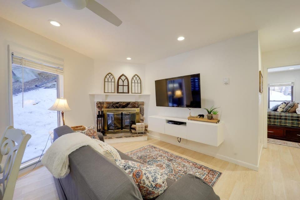 Ski, Hike & More! Couple's Getaway in Beech Mtn House in Beech Mountain