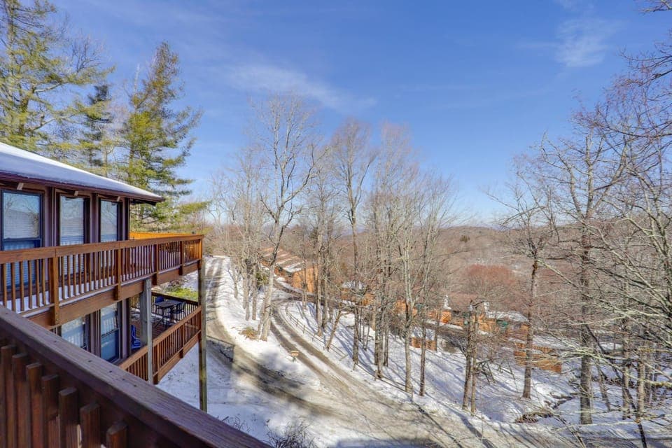 Ski, Hike & More! Couple's Getaway in Beech Mtn House in Beech Mountain