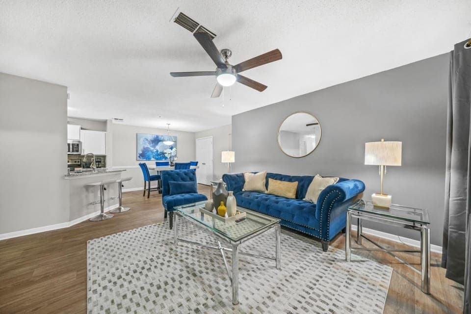 TV and multimedia, Kitchen or kitchenette, Living room, Seating area, Dining area, Family