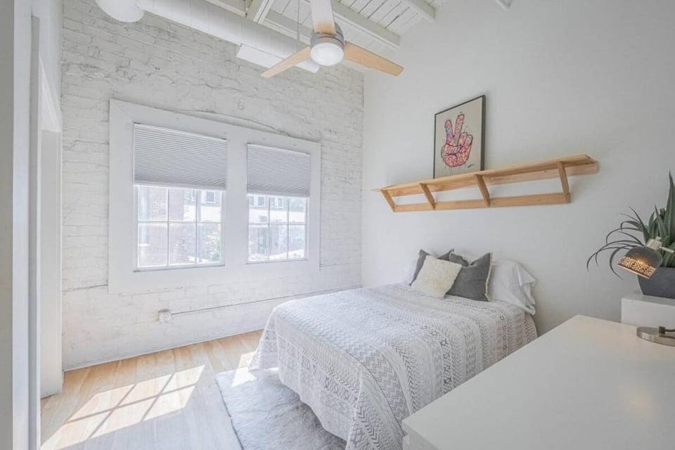 Darlin' Downtown Dawghouse Apartment in Athens